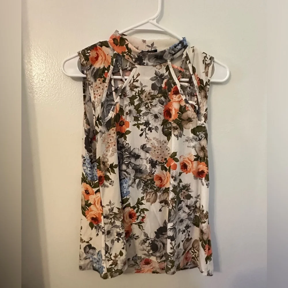 Floral top - Picture 1 of 3